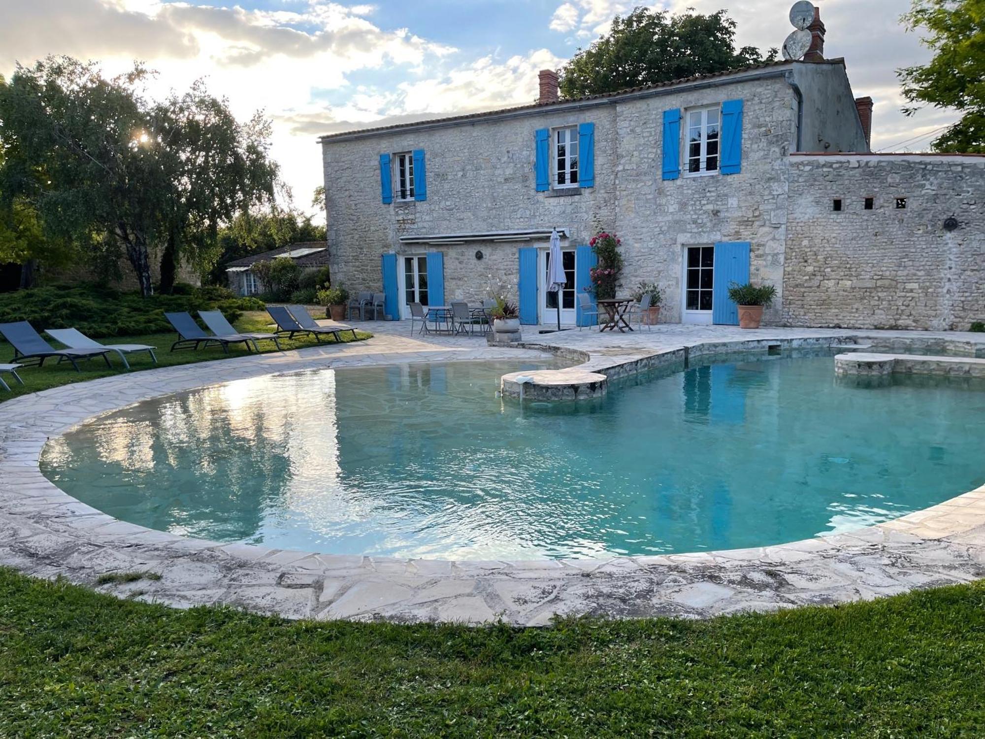 Logis Saint Leonard Panzió Dompierre-sur-Mer Kültér fotó