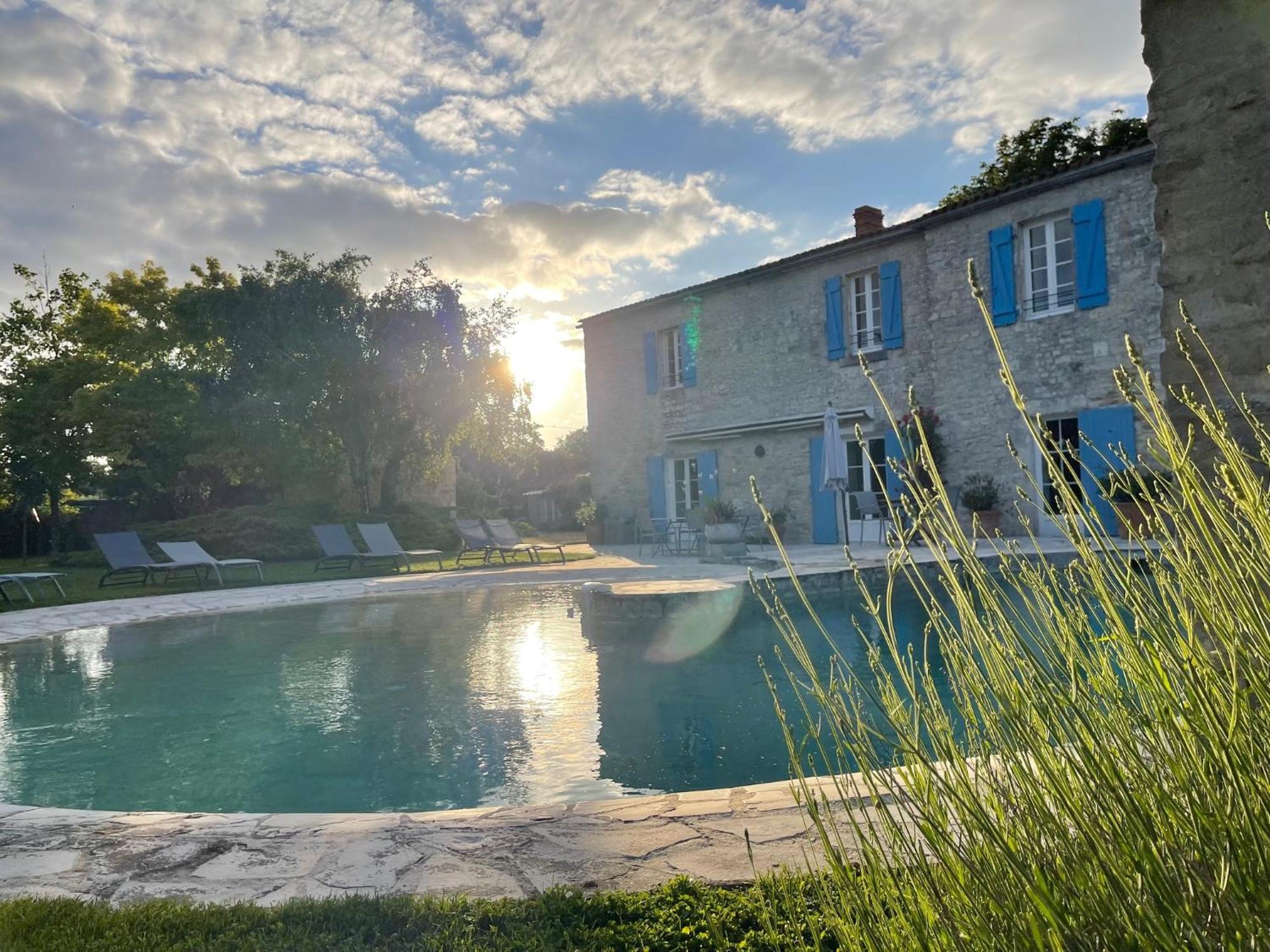 Logis Saint Leonard Panzió Dompierre-sur-Mer Kültér fotó