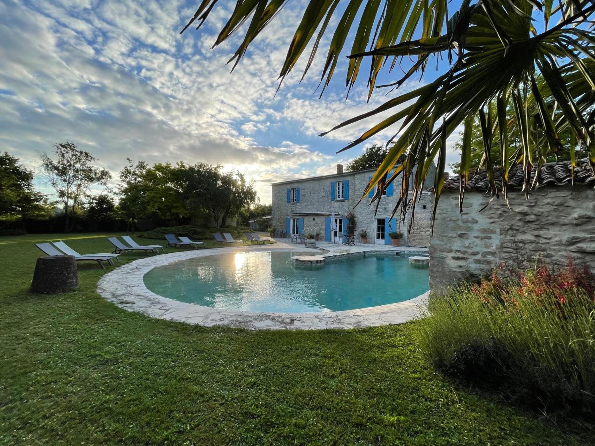 Logis Saint Leonard Panzió Dompierre-sur-Mer Kültér fotó